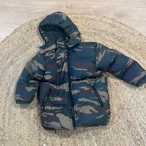 Gap camo boys down puffer jacket insulated 4/5Y removable hood fleece lined